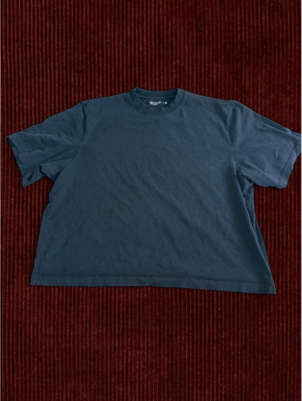 Abercrombie & Fitch Men's Navy and Black Tshirt